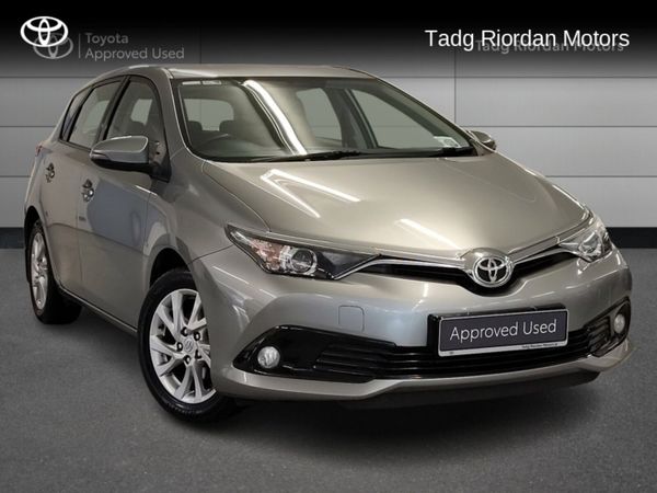 Toyota Auris Hatchback, Diesel, 2017, Grey