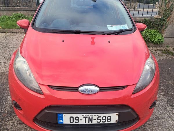 Ford Fiesta Hatchback, Petrol, 2009, Red