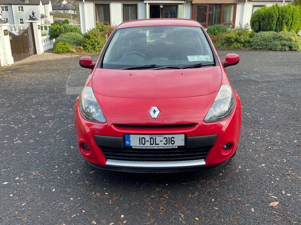 Renault Clio Hatchback, Diesel, 2010, Red
