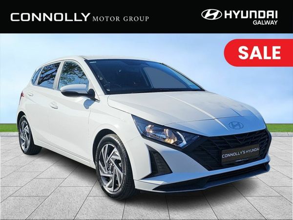 Hyundai i20 Hatchback, Petrol, 2025, White