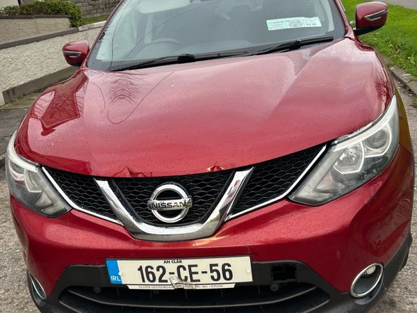 Nissan Qashqai Hatchback, Diesel, 2016, Red
