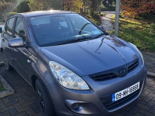 Hyundai i20 Hatchback, Petrol, 2009, Grey