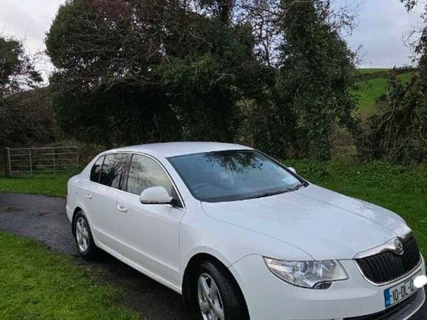 Skoda Superb Hatchback, Diesel, 2010, White