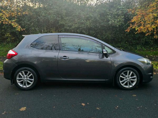 Toyota Auris Hatchback, Diesel, 2011, Grey