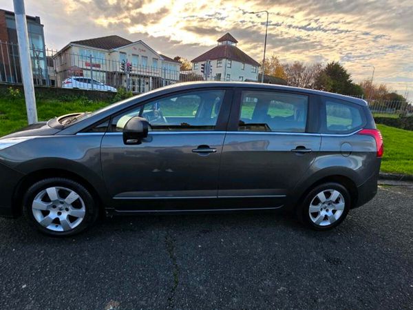 Peugeot 5008 MPV, Diesel, 2011, Grey