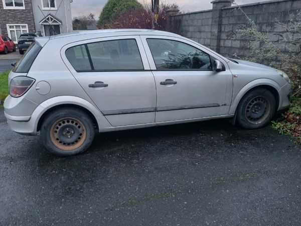 Opel Astra Hatchback, Petrol, 2008, Silver