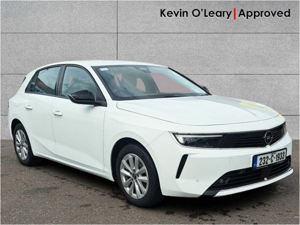 Opel Astra Hatchback, Petrol, 2023, White