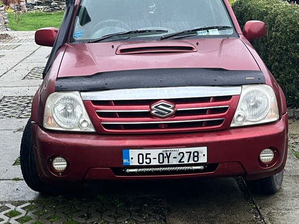 Suzuki Grand Vitara SUV, Diesel, 2005, Red