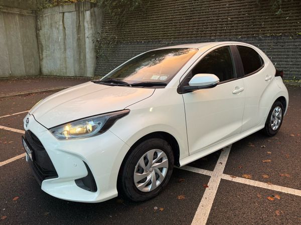 Toyota Yaris Hatchback, Petrol, 2021, White
