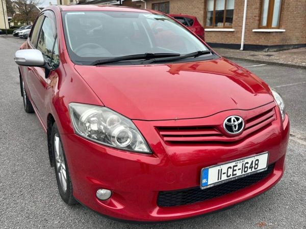 Toyota Auris Hatchback, Diesel, 2011, Red