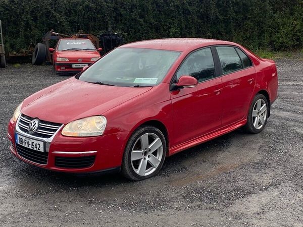 Volkswagen Jetta Saloon, Diesel, 2008, Red
