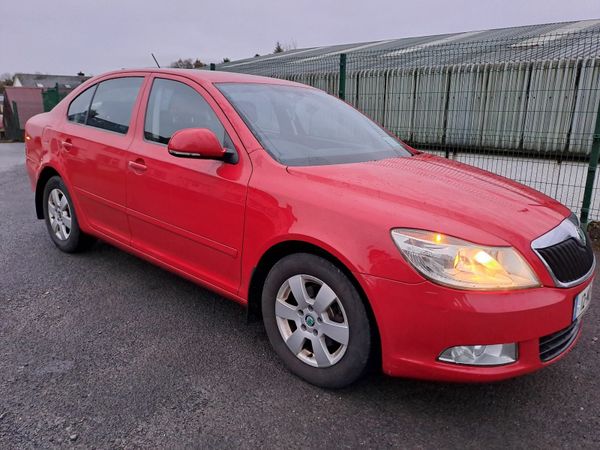 Skoda Octavia Saloon, Diesel, 2012, Red
