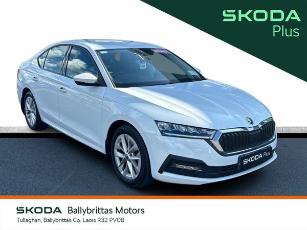 Skoda Octavia Saloon, Petrol, 2022, White