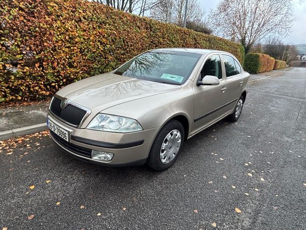 Skoda Octavia Hatchback, Petrol, 2005, Beige