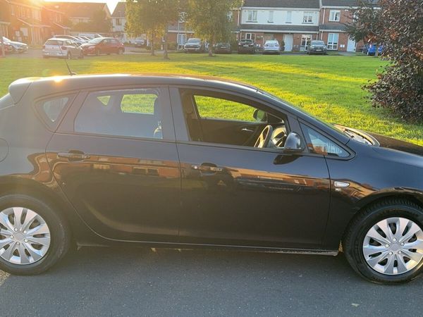 Opel Astra Hatchback, Diesel, 2010, Black