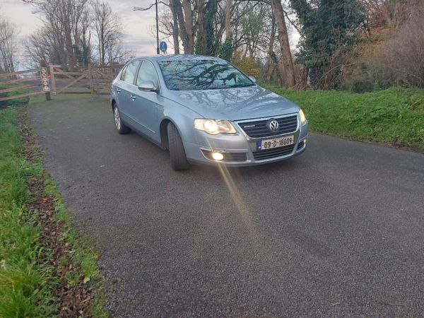 Volkswagen Passat Saloon, Diesel, 2009, Blue