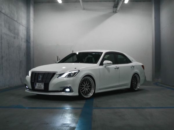 Toyota Crown Saloon, Petrol Hybrid, 2017, White