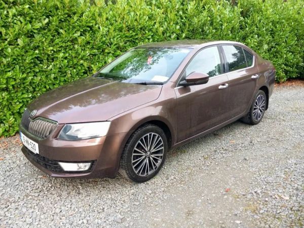 Skoda Octavia Saloon, Petrol, 2015, Brown