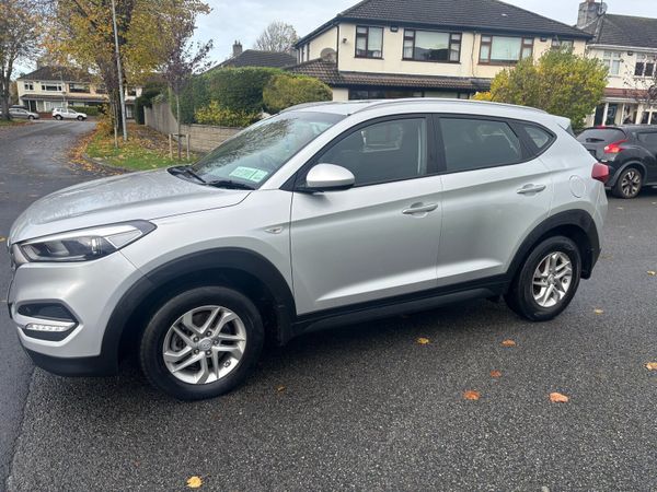 Hyundai Tucson SUV, Diesel, 2016, Silver