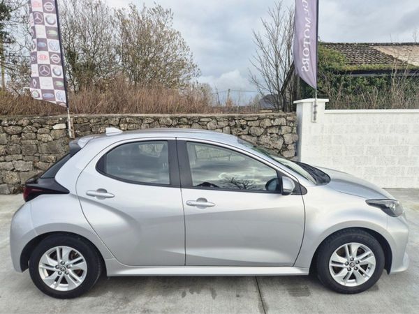Toyota Yaris Hatchback, Petrol Hybrid, 2022, Silver