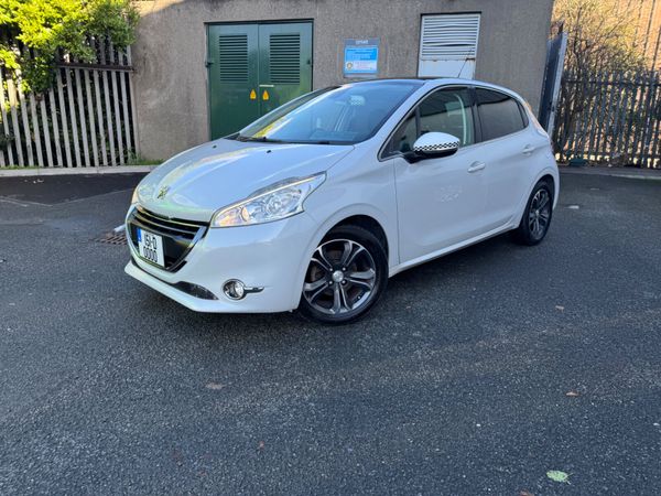 Peugeot 208 Hatchback, Petrol, 2015, White
