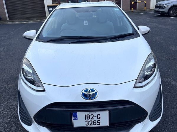 Toyota Aqua Hatchback, Petrol Hybrid, 2018, White
