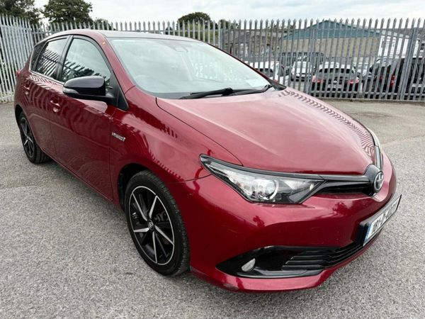 Toyota Auris MPV, Petrol Hybrid, 2018, Red