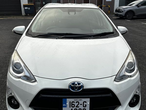 Toyota Aqua Hatchback, Petrol Hybrid, 2016, White