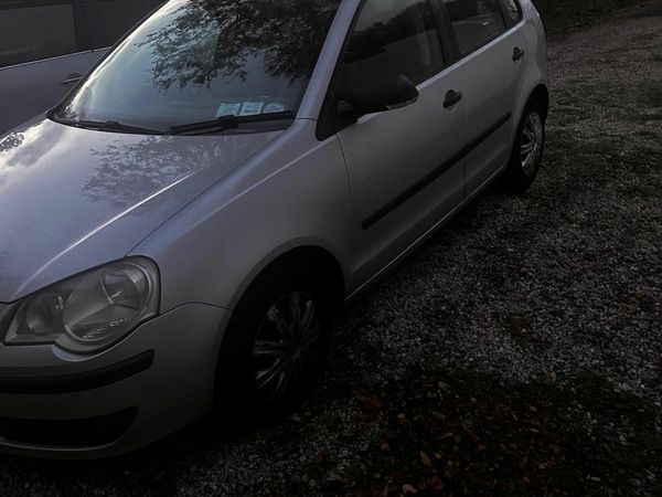 Volkswagen Polo Hatchback, Petrol, 2006, Silver