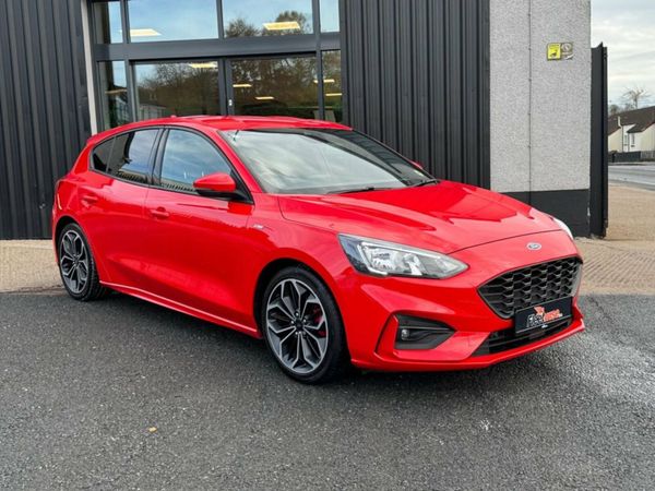 Ford Focus Hatchback, Petrol, 2019, Red