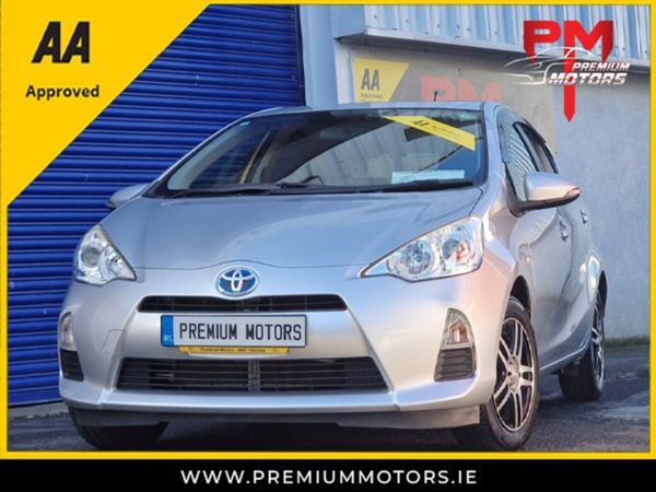 Toyota Aqua Hatchback, Petrol Hybrid, 2014, Silver