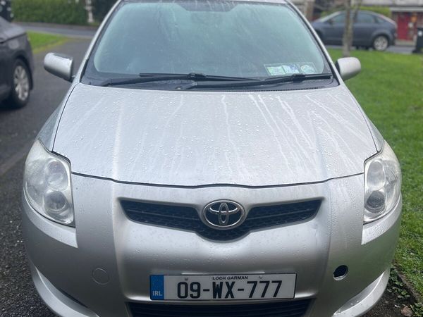 Toyota Auris Hatchback, Diesel, 2009, Silver