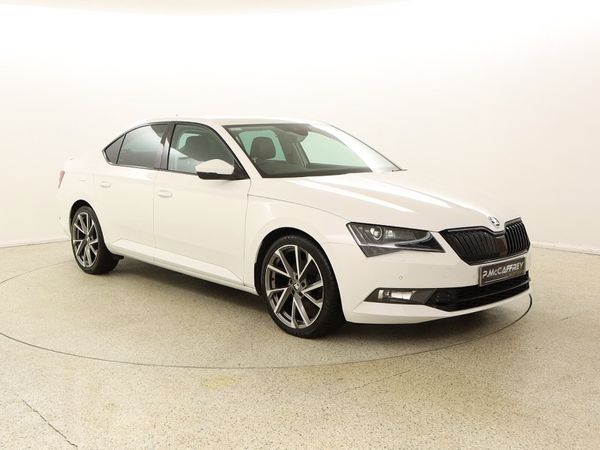 Skoda Superb Hatchback, Diesel, 2019, White