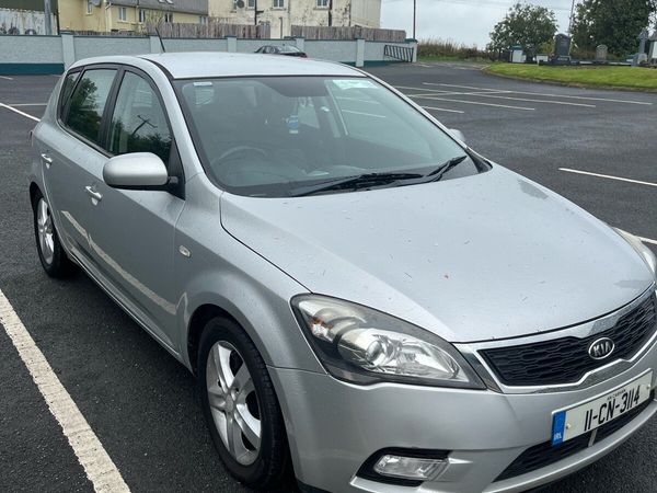 Kia Ceed Hatchback, Diesel, 2011, Silver