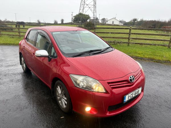 Toyota Auris Hatchback, Diesel, 2011, Red