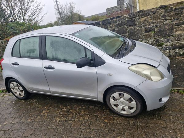 Toyota Yaris Hatchback, Petrol, 2006, Silver
