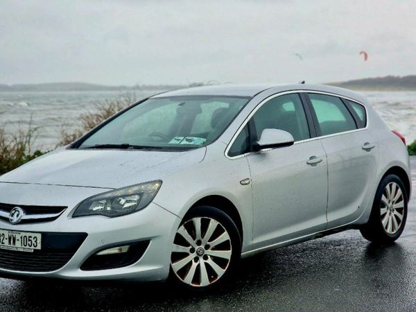 Vauxhall Astra Hatchback, Diesel, 2013, Silver