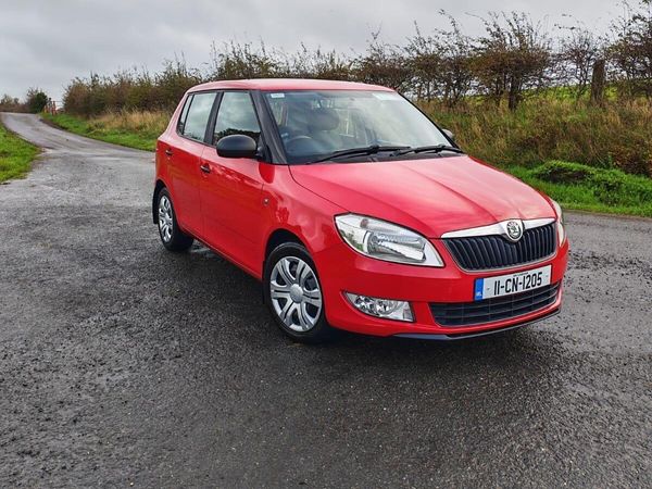 Skoda Fabia Hatchback, Petrol, 2011, Red