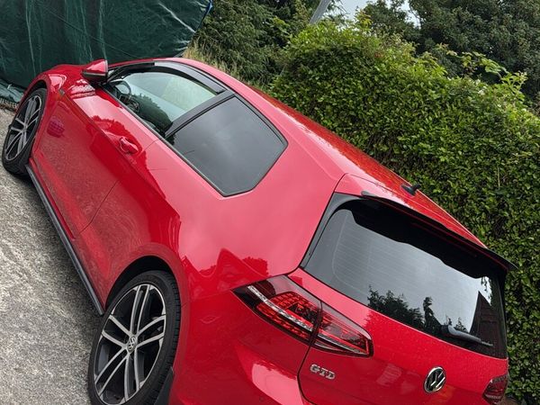 Volkswagen Golf Hatchback, Diesel, 2015, Red