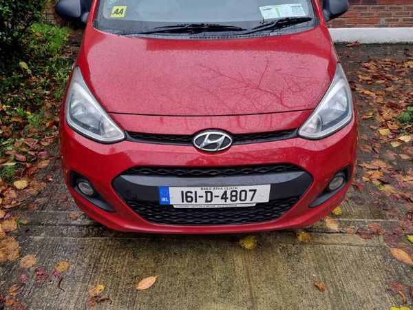 Hyundai i10 Hatchback, Petrol, 2016, Red