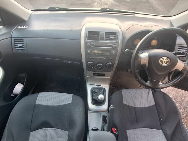 Toyota Corolla Saloon, Petrol, 2008, Silver