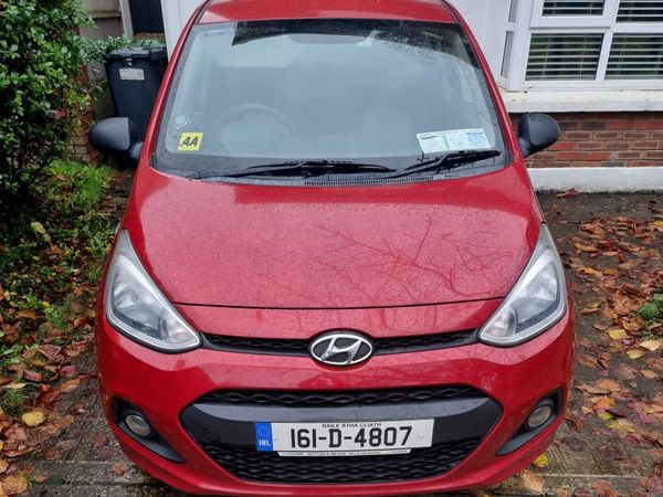 Hyundai i10 Hatchback, Petrol, 2016, Red
