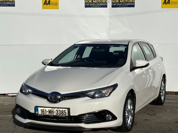 Toyota Auris Hatchback, Petrol, 2016, White