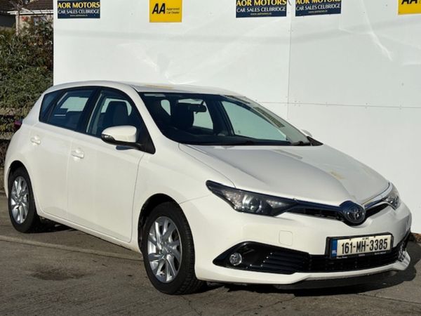 Toyota Auris Hatchback, Petrol, 2016, White