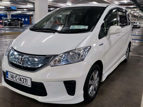 Honda Freed MPV, Petrol Hybrid, 2014, White