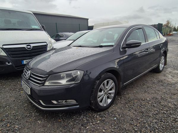 Volkswagen Passat Saloon, Diesel, 2011, Grey