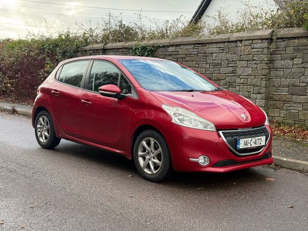 Peugeot 208 Hatchback, Petrol, 2014, Red