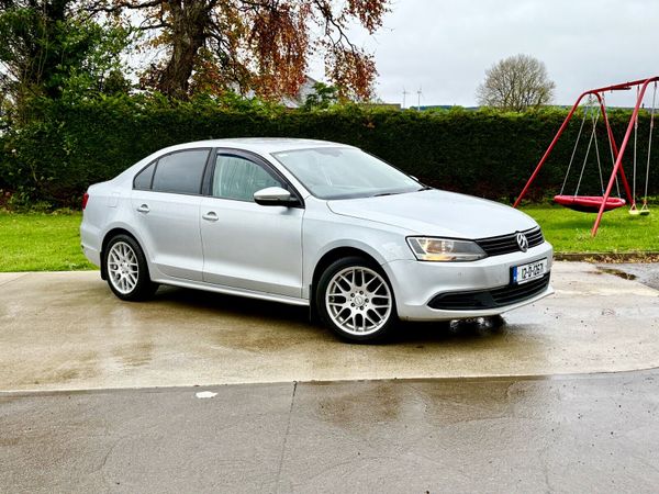 Volkswagen Jetta Saloon, Diesel, 2012, Silver