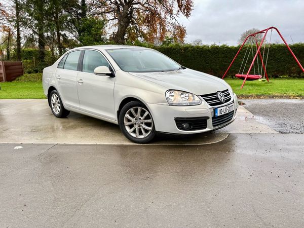 Volkswagen Jetta Saloon, Diesel, 2010, Silver