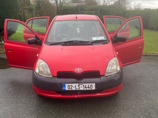 Toyota Yaris Hatchback, Petrol, 2002, Red